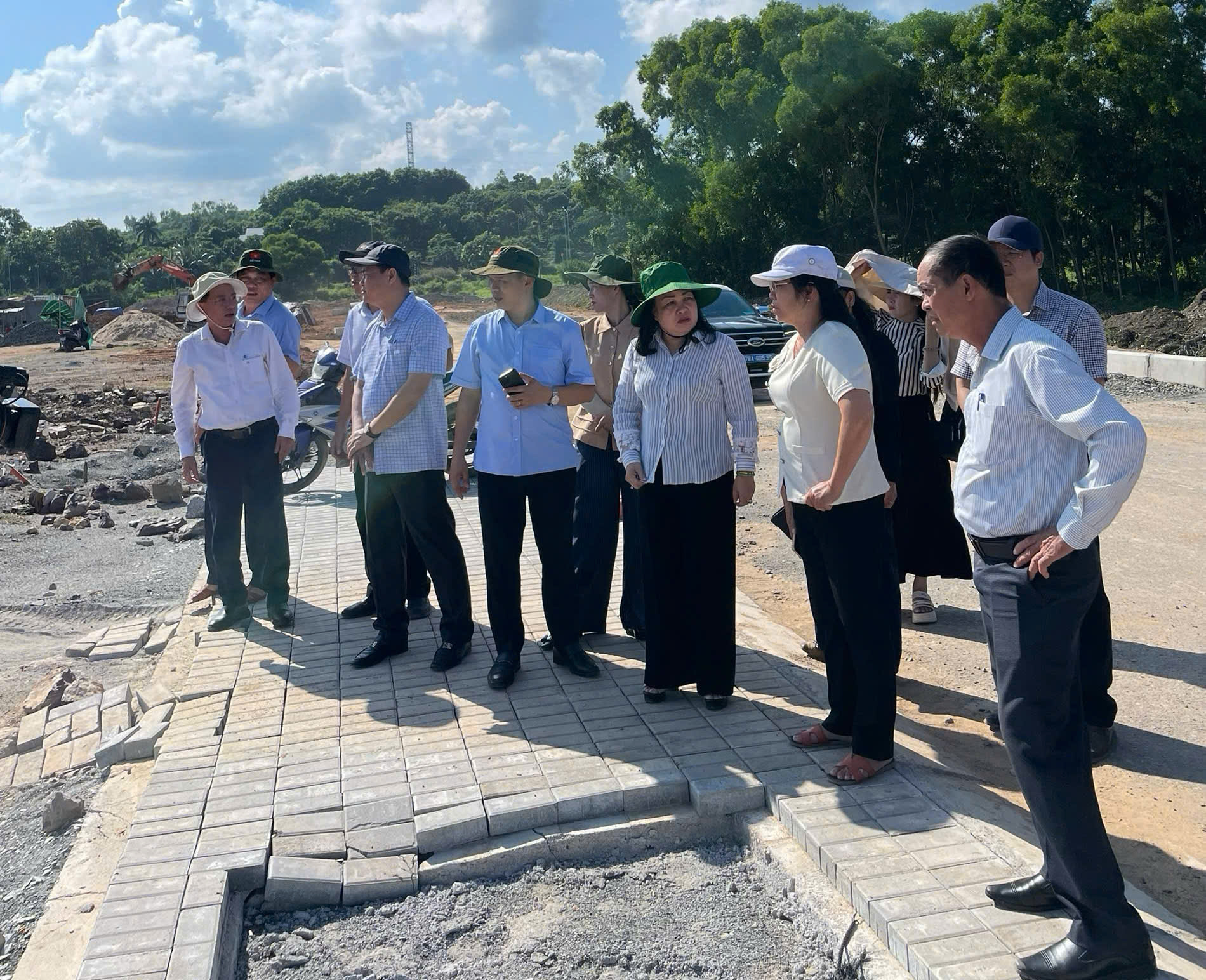 Thường trực HĐND tỉnh khảo sát các công trình giao thông trọng điểm khu vực phía Đông tỉnh